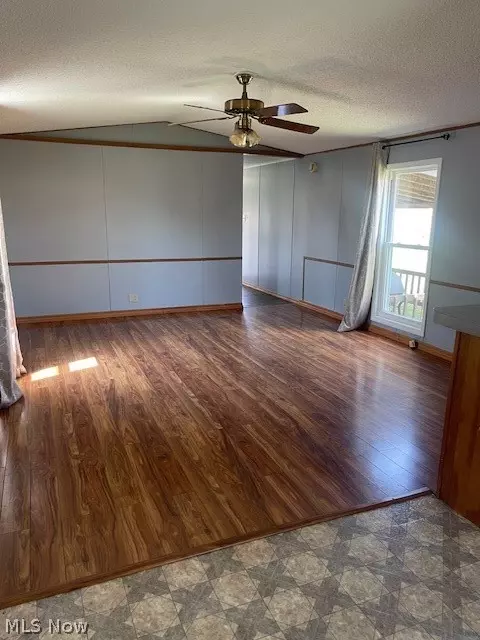 524 E State St, Newcomerstown, OH 43832 photo 9