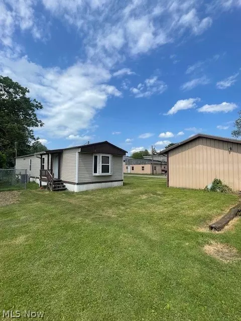 524 E State St, Newcomerstown, OH 43832 photo 2