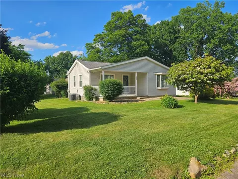 1537 Noble Ave, Barberton, OH 44203