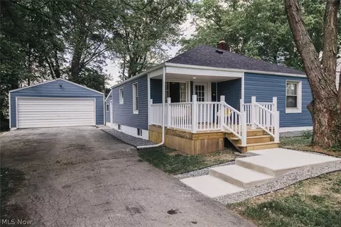 136 Mansell Dr, Youngstown, OH 44505