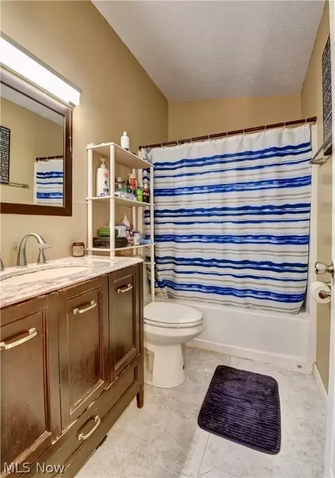 Bath - 4026 9th St NW, Canton, OH 44708 photo 2 of 2