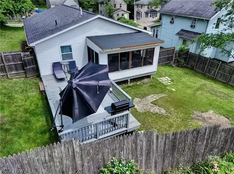 Exterior - 4026 9th St NW, Canton, OH 44708 photo 9 of 10
