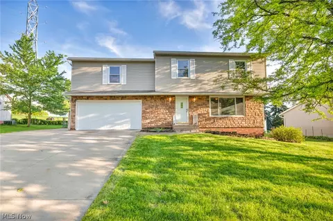4101 Hialeah Dr, Parma, OH 44134 photo 2