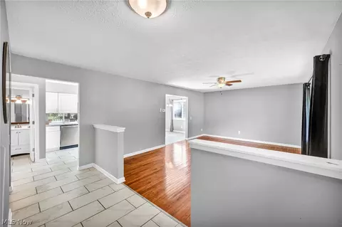 4101 Hialeah Dr, Parma, OH 44134 photo 3