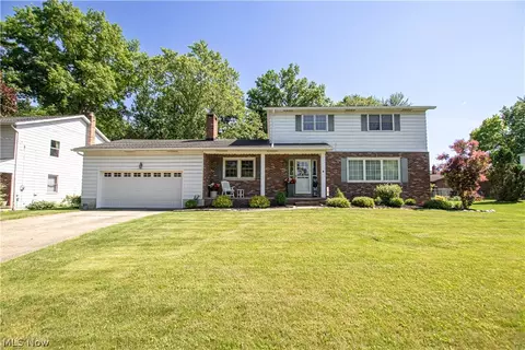910 Andrews Rd, Medina, OH 44256