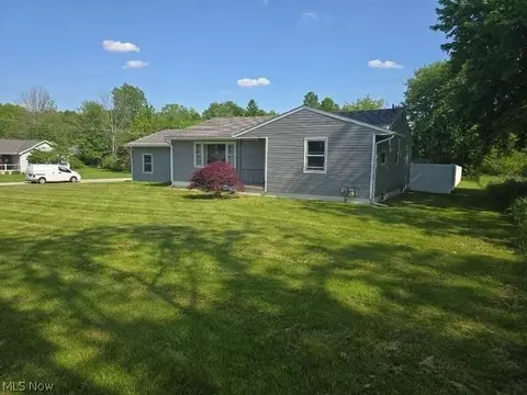 610 Crestview Dr, Ashtabula, OH 44004 photo 1