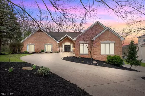 6877 Chillingsworth Cir NW, Canton, OH 44718