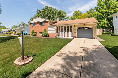 6647 Crenshaw Dr, Parma Heights, OH 44130