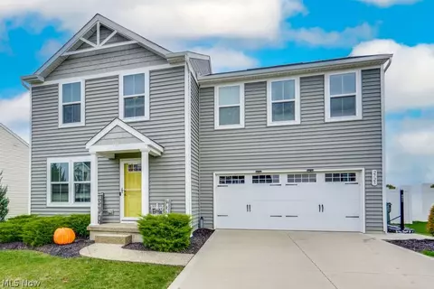 2725 Himelrigh Blvd, Barberton, OH 44203