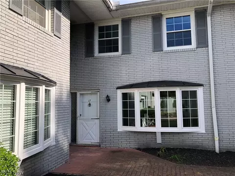 3 Meadowlawn Dr #17, Mentor, OH 44060