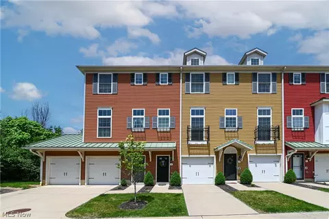 2 Grandview Dr, Rocky River, OH 44116