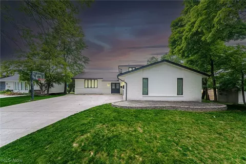 2500 Lafayette Dr, University Heights, OH 44118