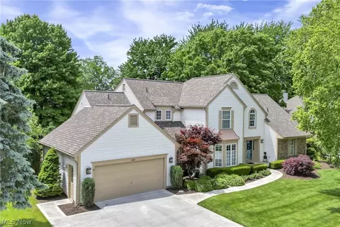 410 Beacon Ct, Avon Lake, OH 44012
