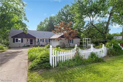 8346 Lewis Rd, Olmsted Falls, OH 44138