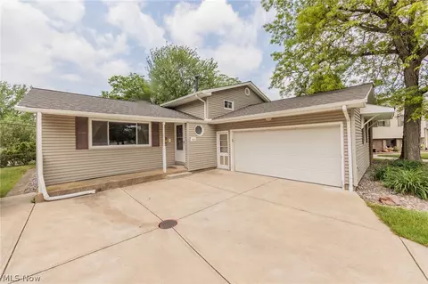3426 Dawn Cir, North Olmsted, OH 44070