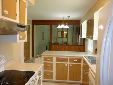 Kitchen - 5920 Buckboard Ln, Solon, OH 44139 photo 3 of 3