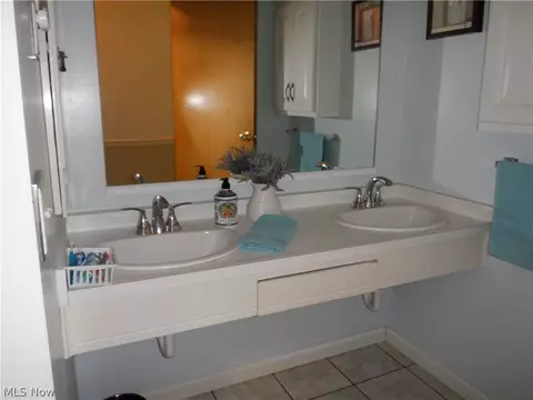 Bath - 5920 Buckboard Ln, Solon, OH 44139 photo 5 of 5