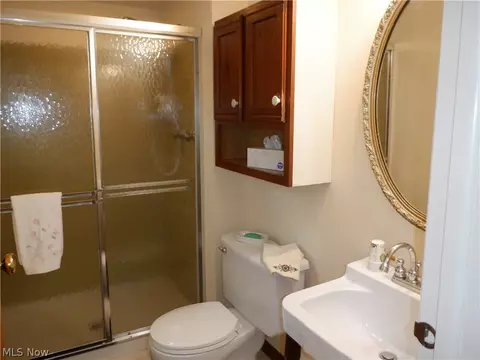 Bath - 5920 Buckboard Ln, Solon, OH 44139 photo 2 of 5