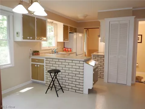 Kitchen - 5920 Buckboard Ln, Solon, OH 44139 photo 2 of 3