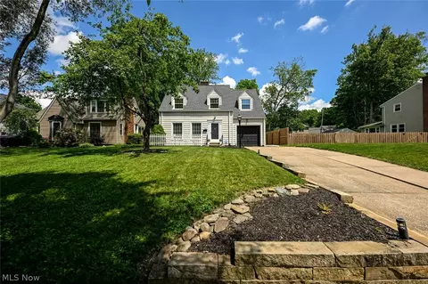 301 Melbourne Ave, Akron, OH 44313