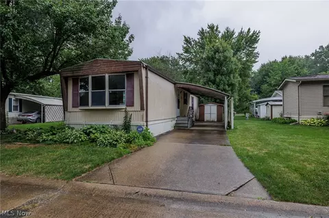 6 Overland Dr, Olmsted Twp, OH 44138
