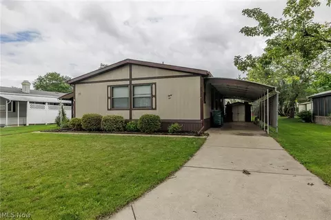 85 Parkway Dr, Olmsted Twp, OH 44138
