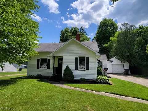 5461 W Rockwell Rd, Youngstown, OH 44515
