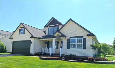 15117 Woodsong Dr, Middlefield, OH 44062