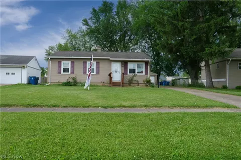 2214 Adams St, Lorain, OH 44052