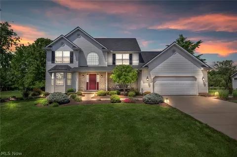 209 Brook View Dr, Cuyahoga Falls, OH 44223