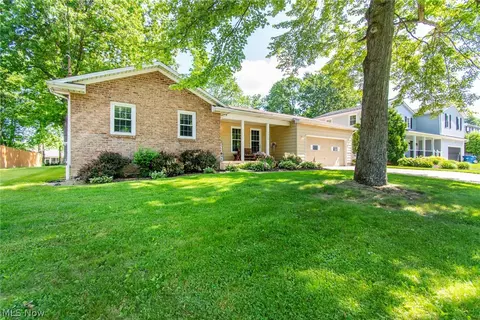 1818 Canavan Dr, Poland, OH 44514