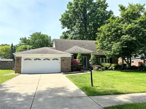 9381 Greenbriar Dr, Parma Heights, OH 44130