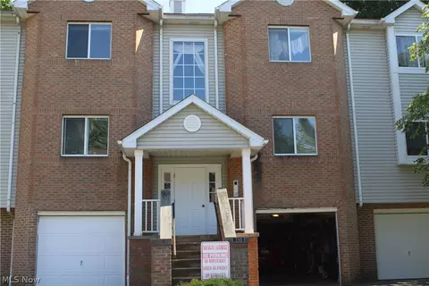 350 Village Pointe Dr # 3, Akron, OH 44313