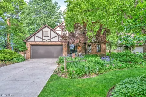 8351 Bradfords Gate, Olmsted Falls, OH 44138