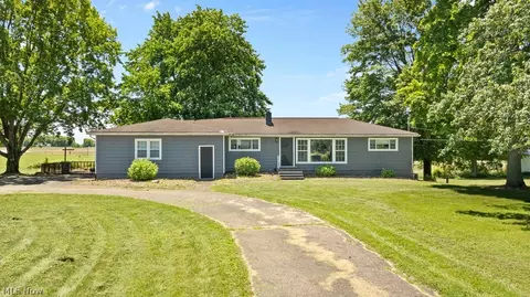 22597 Center Rd, Homeworth, OH 44634