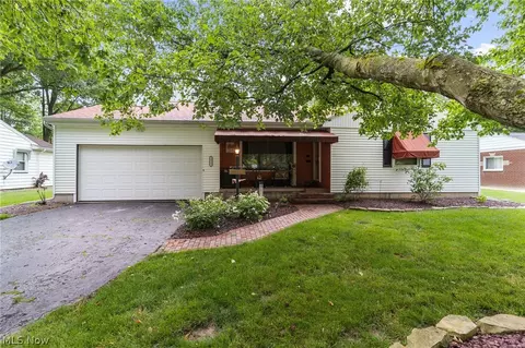 5913 Parkland Ave, Youngstown, OH 44512