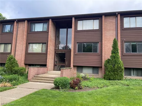 951 Canyon View Rd #202, Northfield, OH 44067