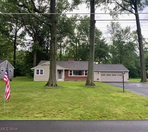 340 Sleepy Hollow Dr, Canfield, OH 44406