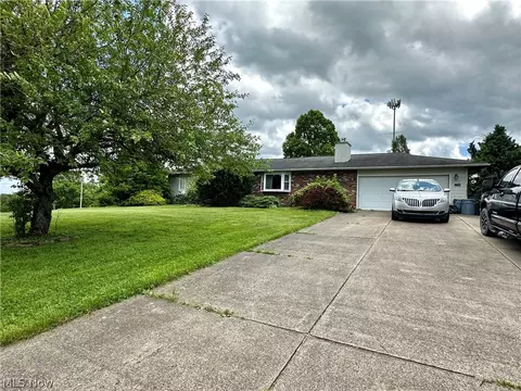 26091 Windy Ln, Coolville, OH 45723
