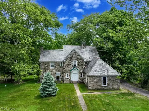 5425 Mooreland Ave, Mentor On The Lake, OH 44060