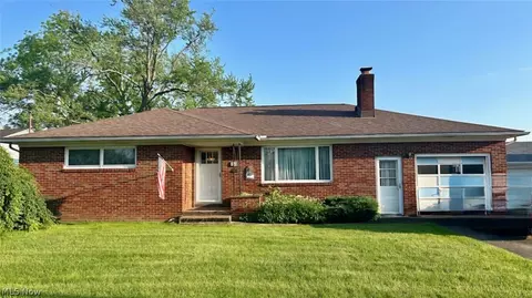 281 E Howard St, Girard, OH 44420