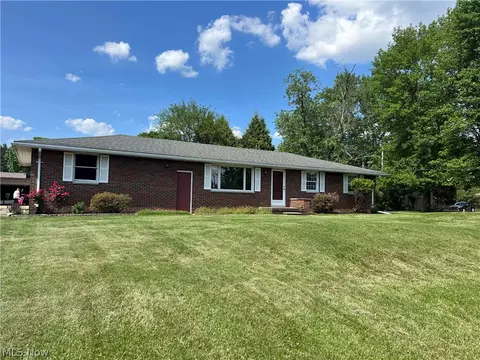136 Sprankle St NE, Navarre, OH 44662