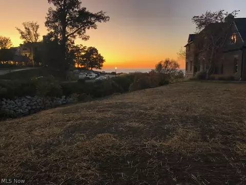 18 Colony Ln, Cleveland, OH 44108