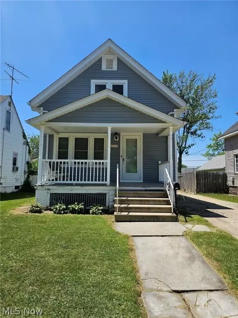 227 Warren Ave, Elyria, OH 44035