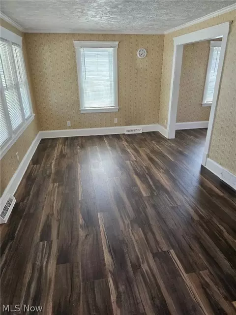 Living - 227 Warren Ave, Elyria, OH 44035 photo 1 of 2