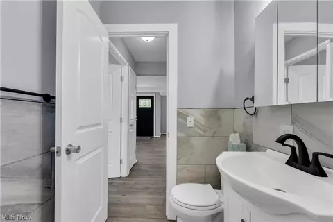 Bath - 1234 Cedar Dr, Lorain, OH 44052 photo 3 of 3