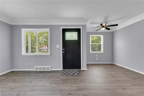 Living - 1234 Cedar Dr, Lorain, OH 44052 photo 2 of 3