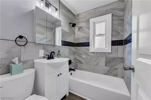 Bath - 1234 Cedar Dr, Lorain, OH 44052 photo 2 of 3
