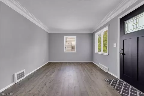 Living - 1234 Cedar Dr, Lorain, OH 44052 photo 1 of 3