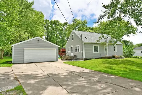 1071 Niles Vienna Rd, Vienna, OH 44473